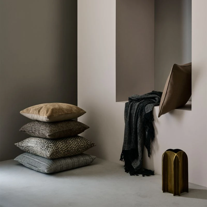 Hinge Bronze Cast Aluminum Vase 11 Hinge Bronze Cast Aluminum Vase - Image 9