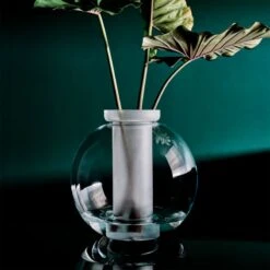 Sfera Globe Glass Vase -Home Store CB2FA22 FR 10A hero V2