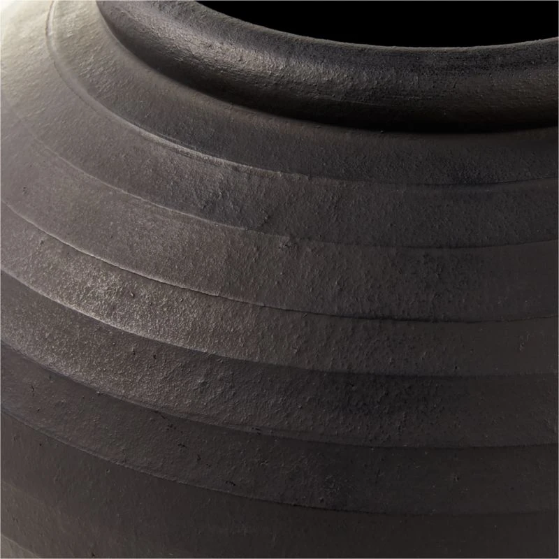 Leto Round Black Terracotta Vase 5 Leto Round Black Terracotta Vase - Image 3